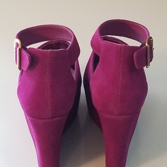 STEVE MADDEN STRAPPY SUEDE WEDGES - Size 8 - Picture 4 of 4